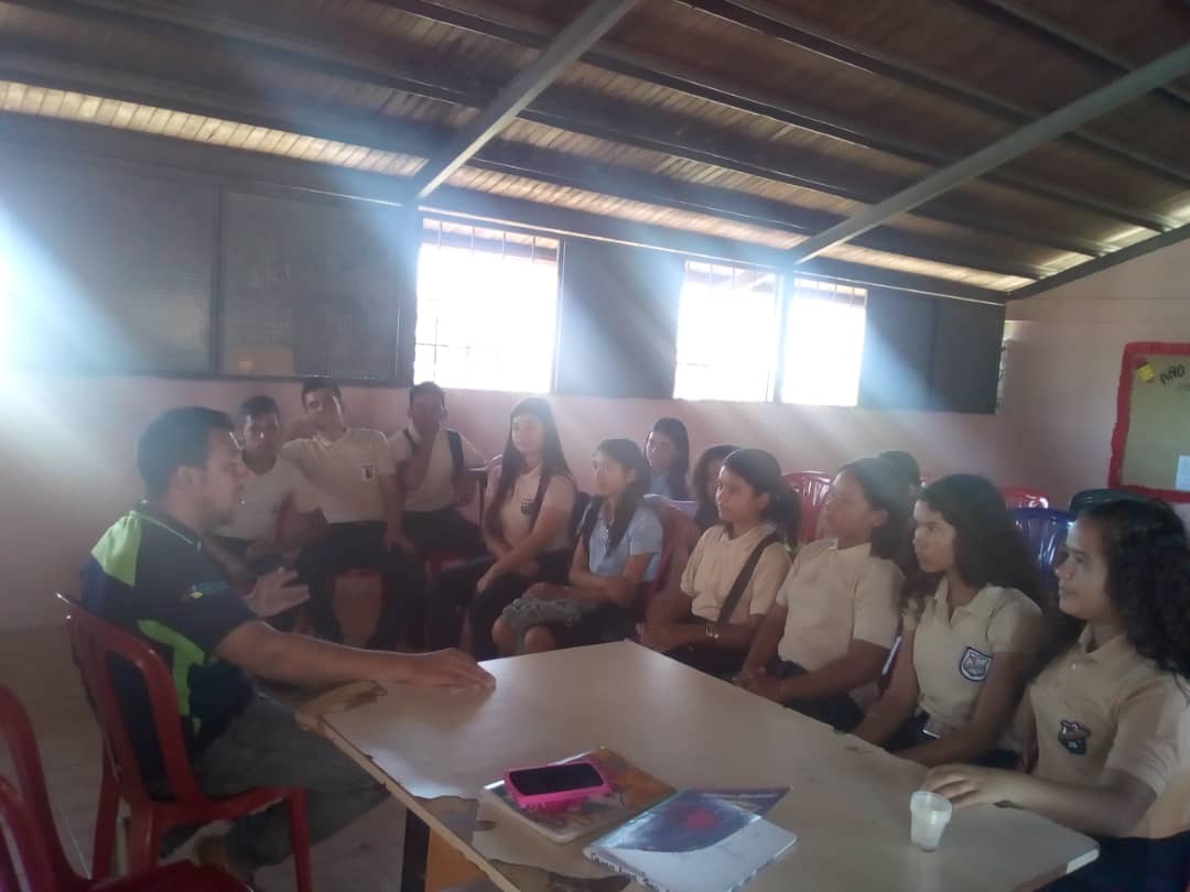 🏫👥| Prof. <a href="/RojasYanmar/">Yanmar Rojas</a> Jefe de la Div. @ZEP_DCEUP socializa con con voceros instituconales y municipales de la @OBEVenezuela <a href="/FEVEEMVzla/">FEVEEM🇻🇪</a> en el municipio #Guanarito @MPPEDUCACION @psuvaristobulo <a href="/RosangelaOrozco/">Rosangela Orozco</a> @JorgePerezVZLA <a href="/rafaelcalles/">Rafael Calles</a>