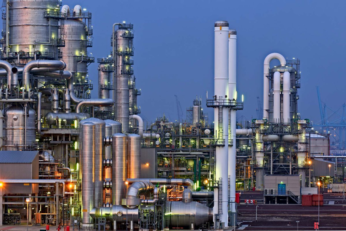 StratAlbulesc's tweet image. A team led by our Head of #banking &amp;amp; #finance, @costinteodorov1 advised VTB Bank Europe (SE) on a #financing in the amount of EUR 124 mil granted to  CHIMCOMPLEX S.A. for the #acquisition of several asset #bundles from Oltchim  S.A. - stratulat-albulescu.ro/en/232-saa-ass…