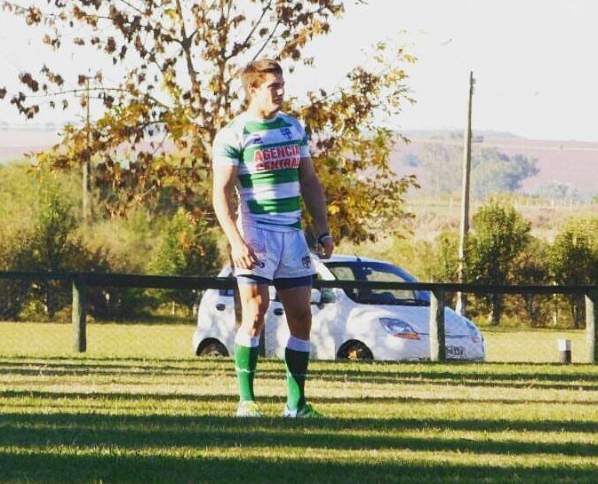 RugbyUruguay's tweet photo. #EncuestaURU 📊 | 2️⃣0️⃣1️⃣8️⃣

Con el 35% de los votos, Brian Vergara fue elegido como el back más desequilibrante del #UruguayoDeClubes. 

¡Felicitaciones @BrianGVergara! https://t.co/g7HZT58pFA