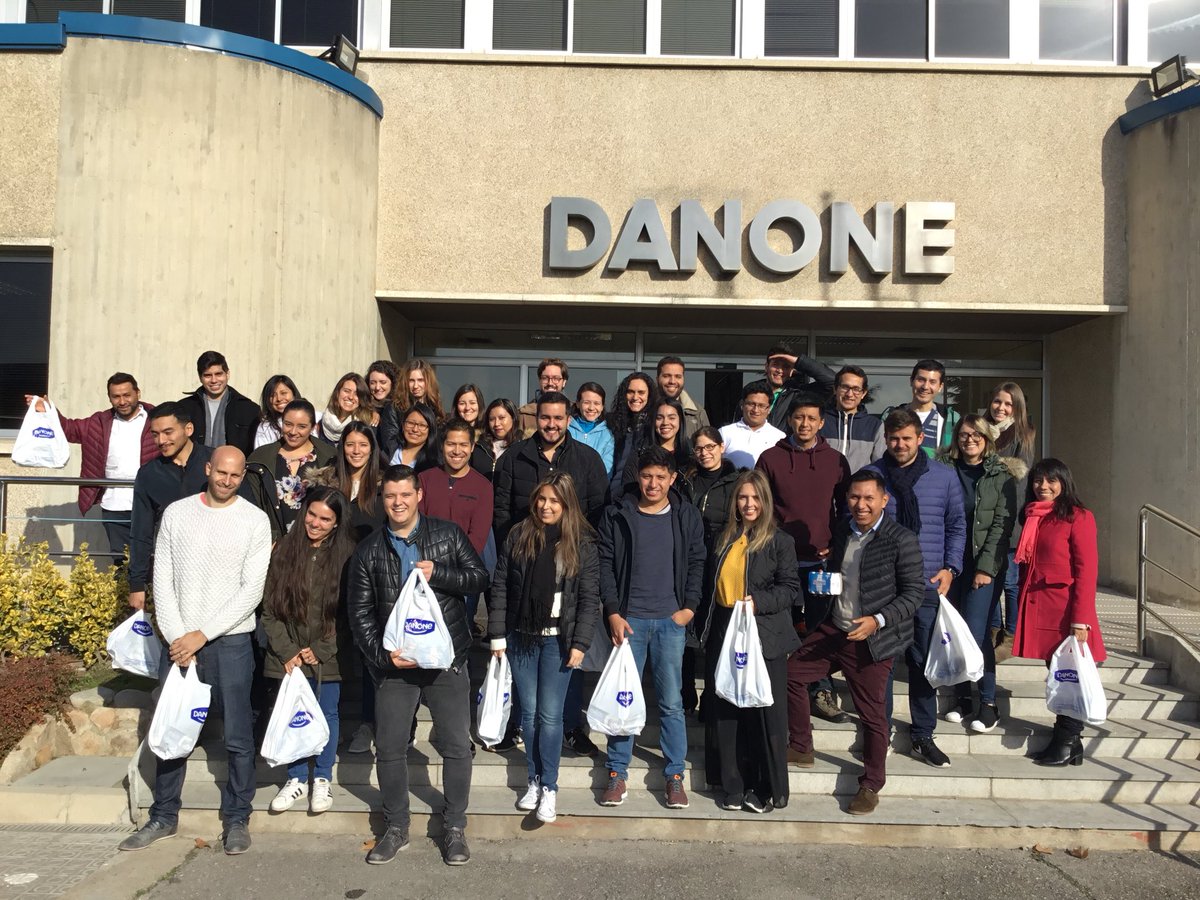 euncet's tweet photo. ¡La visita a @danone_es ha sido todo un éxito! 👌😍 ¡ Una visita muy divertida e interesante que recomendamos 100%! 🍶🐮 #MUDMKT #MUADE #Danone https://t.co/8WspS9dN6C