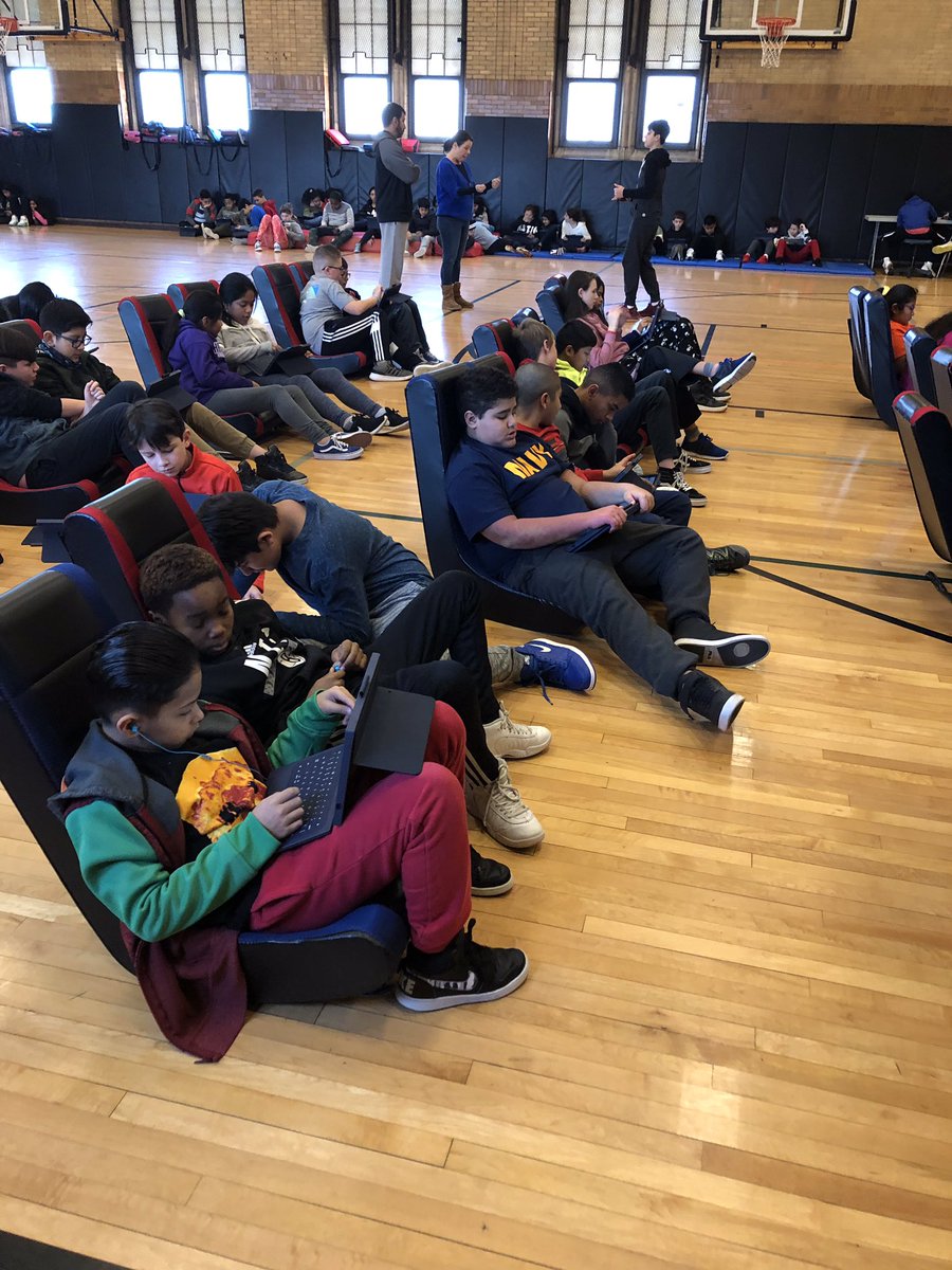 EastviewMS's tweet image. Opening day of #HourOfCode @EastviewMS was a success! Students learned about pair programming and helped each other navigate some coding challenges. #code #hourofcode2018 #WPproud