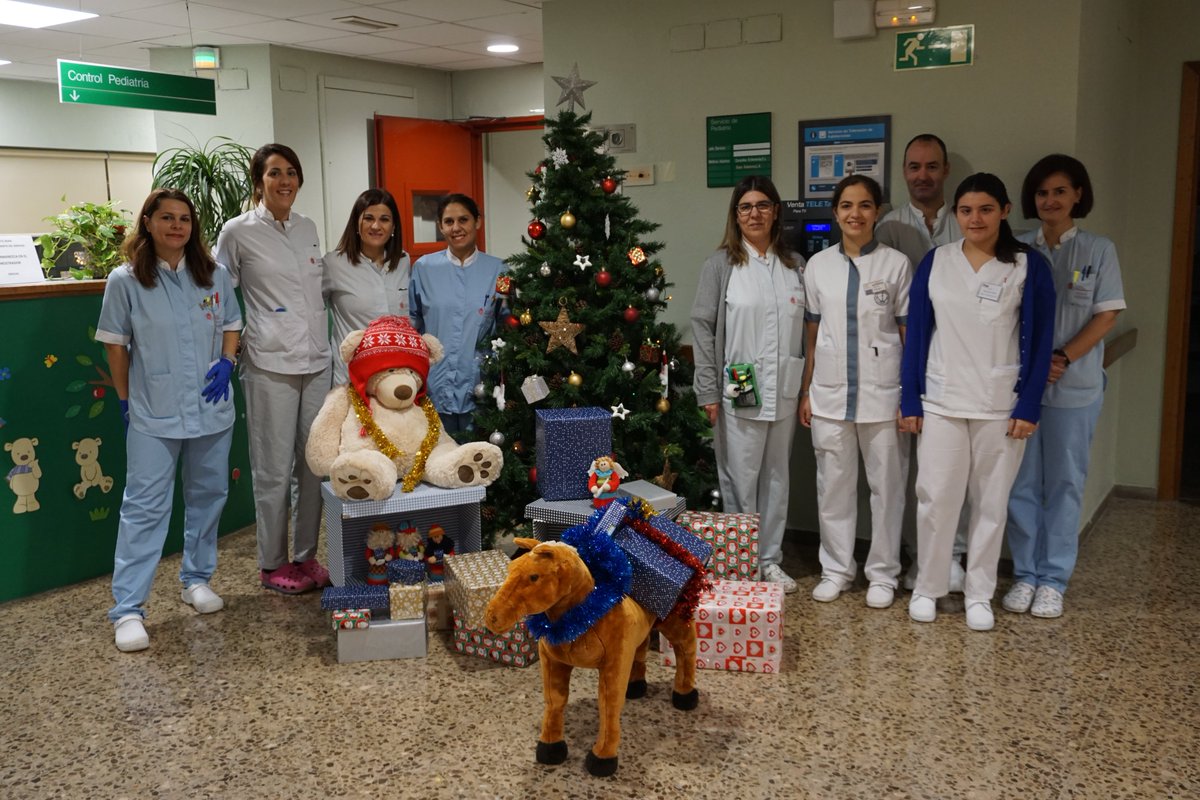 AreaSaludTudela's tweet photo. Seguimos adornando la Navidad...
Así la viven en la cuarta planta del #HospitalTudela https://t.co/fsNPGW7083