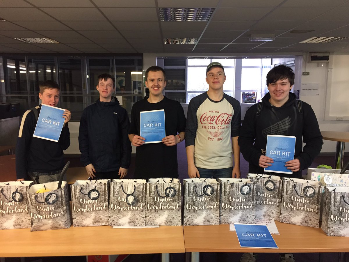 The team are selling Christmas Car kits outside the canteen at paisley campus of <a href="/WestCollScot/">WestCollegeScotland</a> 👌🚗☃️🎅