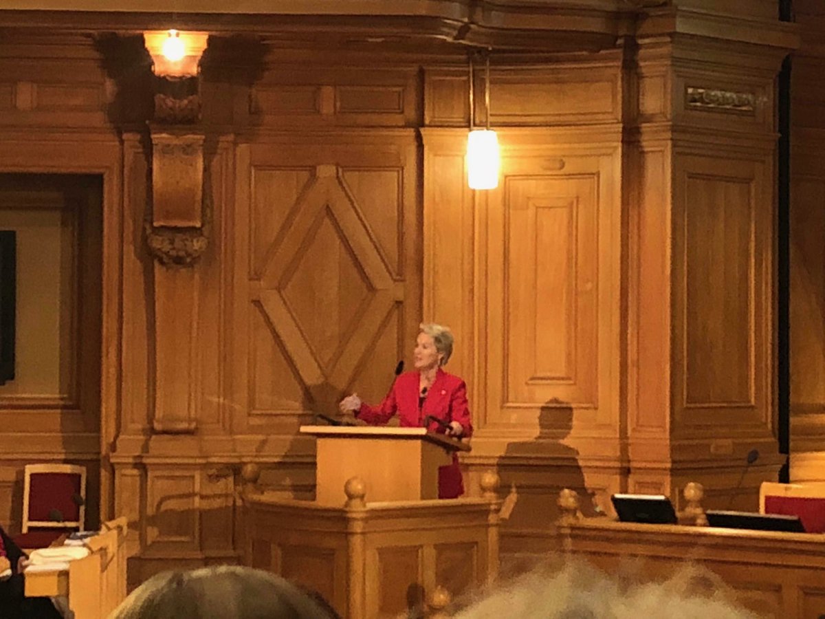 Next speaker, Nobel laureate Professor Frances Arnold, at the parliament Rifo and Nobel Centre lecture.