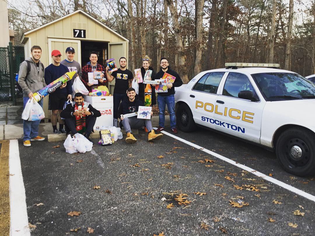 KappaSigXiRho's tweet image. Yesterday we dropped off toys to the Stockton Police Department for our annual Toys For Tots drive with @TriDeltaSU! We were able to raise over $400 this year and purchase over 65 toys to make the holidays a little better for the kids! Thank you to all that donated! 🎅🏻