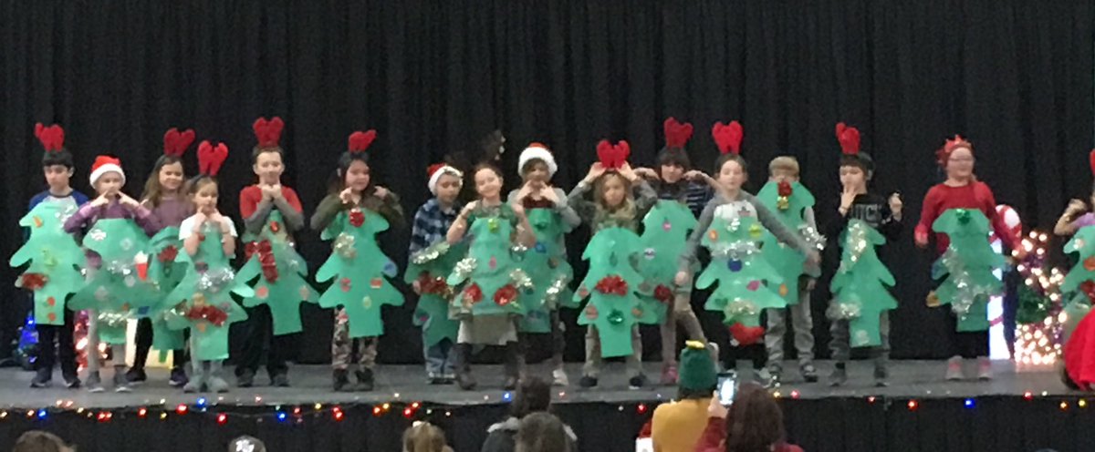 ⁦<a href="/CDPSDRAGONS/">Champlain Discovery</a>⁩ doing their final rehearsal for their Christmas concert on Thursday.  They sound GREAT and it’s going to be an awesome show!!!  #gettinginthespirit