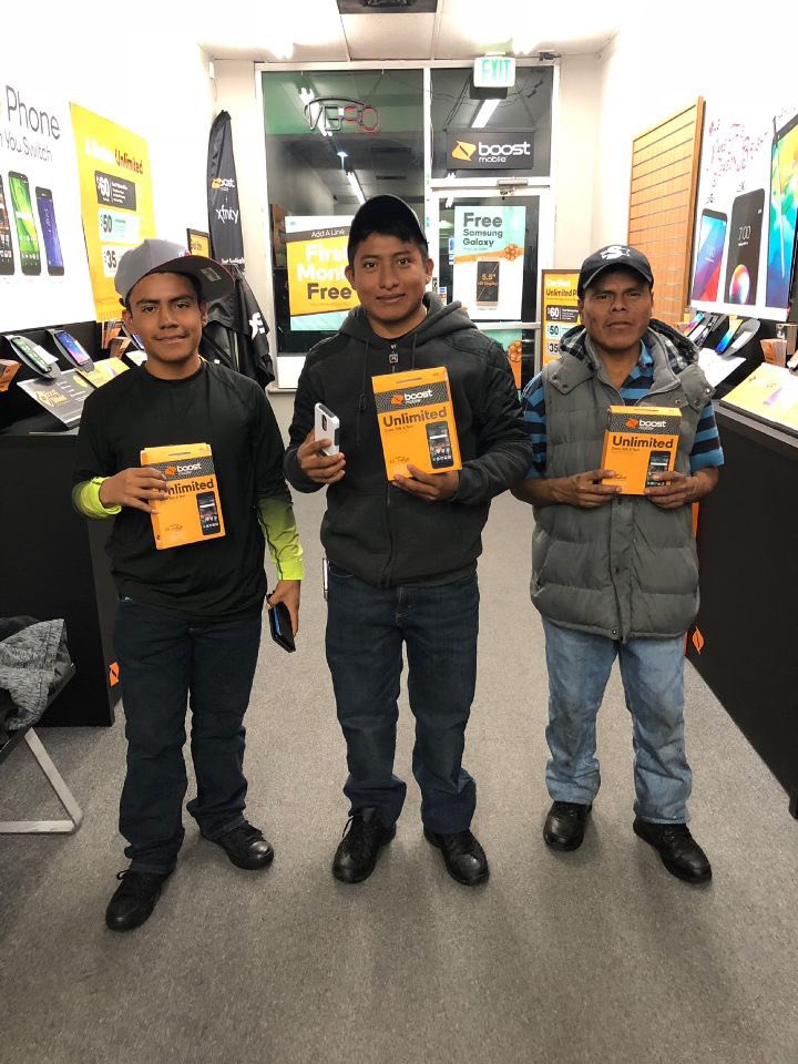 xtremewireless_'s tweet photo. 3 FREE phones 3 happy customers!!๐ itโs a beautiful day to switch to Boost! Check out our store on 120th and Washington and weโll be more than happy to get you into a phone youโll love!! #3LinesOnUnlimited #3FreePhones #XtremeWireless #SwitchtoBoostMobile https://t.co/YvcC0RUU6Q