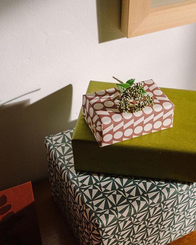 esmewinter's tweet image. All of our papers are 100% recyclable.

Plus, if you’re anything like us this Christmas, you’ll be peeling tape with obsessive detail and squirrelling paper away into your own satisfying stash to reuse again &amp;amp; again.

Archive Sale &amp;amp; 5 for £10 offers cont… ift.tt/2C5sYJ4