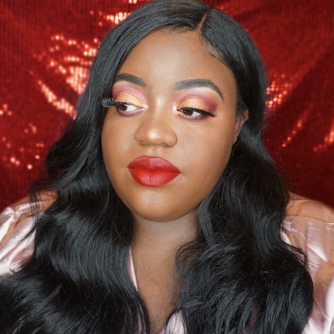 KelsieColette's tweet photo. 🥰🎄💄💋
Deets:
• @BenefitBeauty
• @shopacebeaute Grandiose Palette
• @NARSCosmetics Radiant Longwear Foundation
• @artistcouture @jackieaina #Labronze
• @BlackOpalBeauty & @CoverFX setting powder
• @colouredraine Cherry Blossom 💄 https://t.co/G1zm99z6zh
