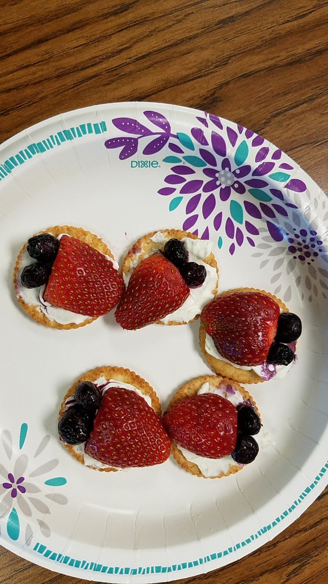 bauerfacs's tweet photo. My creative students creating healthy snacks for young children @bauerfacs #ECEusawesome #Myplate #HSrocks https://t.co/GthUxQGpI4