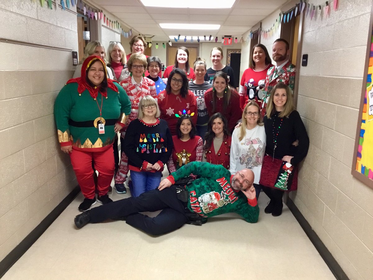 RoxieBrensing's tweet photo. Tacky Tuesday version #3 ⁦@rushtonpta⁩, ⁦@Rushton5121⁩ #wearerushtonstars https://t.co/MrK9xhlUq4