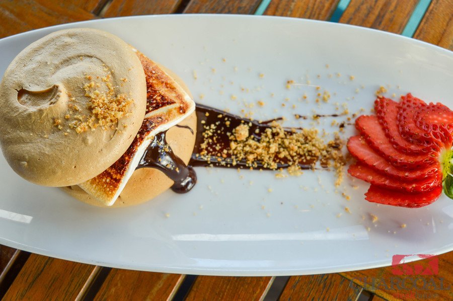 The S'Mores Pavlova! The highly refined way to enjoy your childhood classic... https://t.co/s5nLnJ7ZOv https://t.co/IX21HYjZVJ