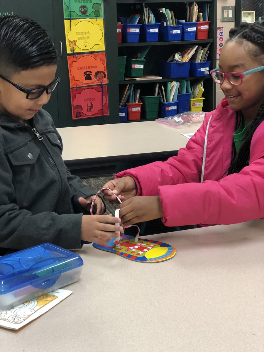 MsDamarys's tweet photo. Early morning mini lesson #friends #together #tieyourshoe #beforeclass @HumbleISD_HE https://t.co/5VEcfb2qI1