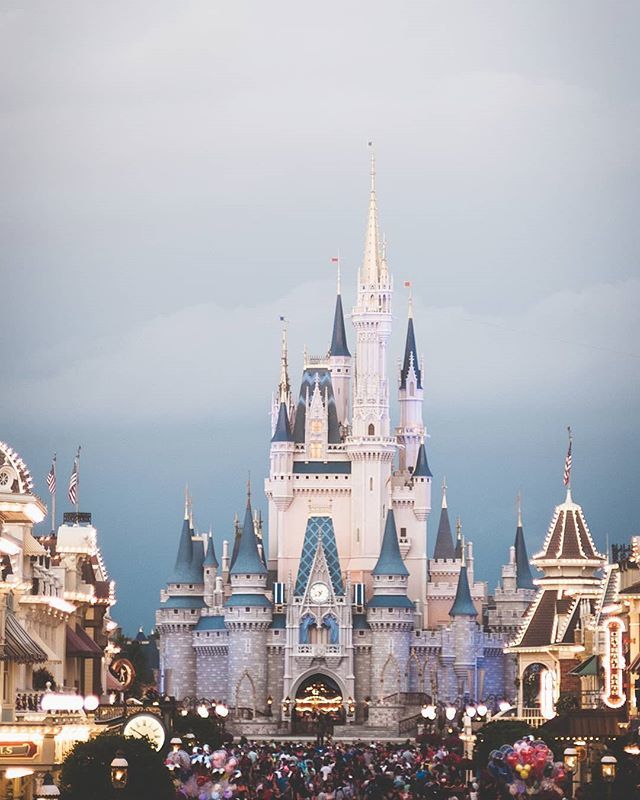 DizDadOfficial's tweet photo. If you got 1 day in 1 park for 2019 which park would you choose?  DHS for the new attractions?  Maybe you havent gotten to fully experience Pandora yet in DAK?  For me, it is MK all day!  Y'all can have the new stuff, give me castle shows, carousel of pr… https://t.co/qRc7nrqhaC https://t.co/pyZ5BCNYG0