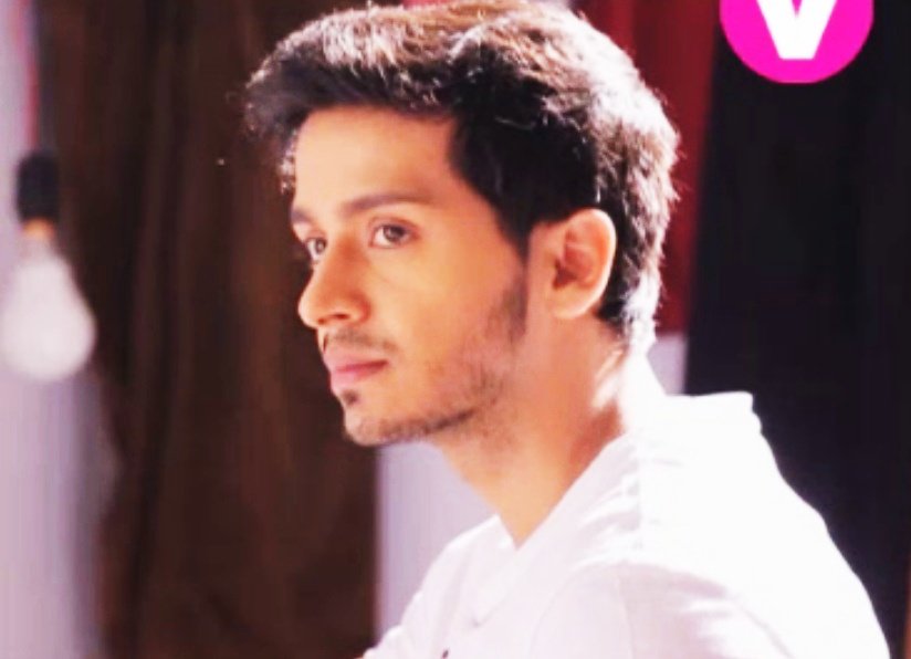 Randhir Singh Shekhawat (Param Singh Bhatia)- Sadda HaqHe is one of those characters who is full of flaws. But that is the same thing that makes him all the more real & endearing