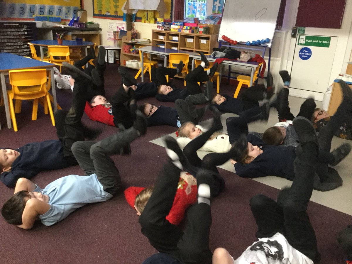Mrs_J_Anthony16's tweet photo. Some afternoon yoga with some of the P3s! @greenriggps1 @MissDevineP3 https://t.co/6IsS8pli4i