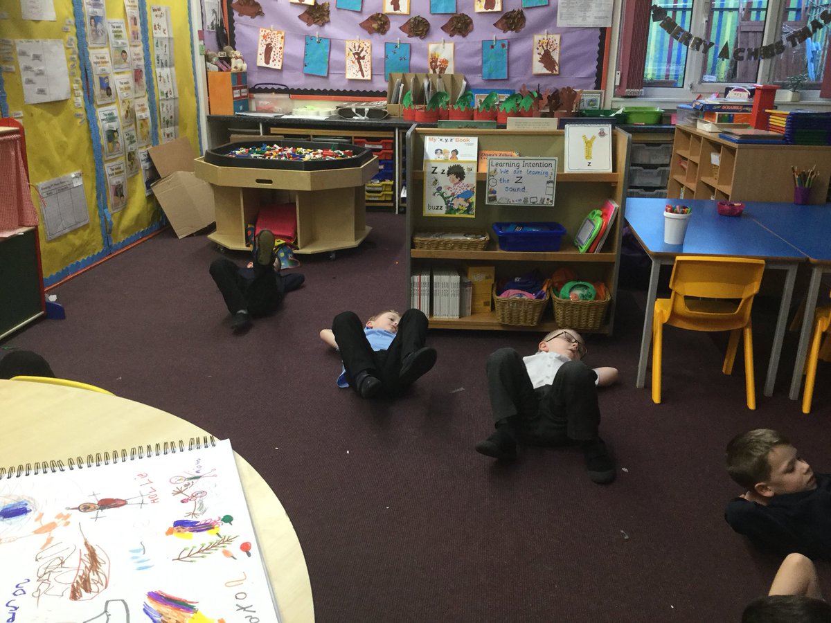 Mrs_J_Anthony16's tweet photo. Some afternoon yoga with some of the P3s! @greenriggps1 @MissDevineP3 https://t.co/6IsS8pli4i