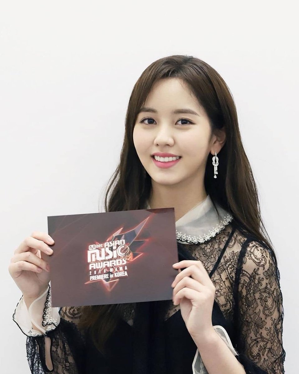 ririis_APR's tweet photo. Kim So Hyun for MAMA Korea 2018
cr logo
looks likd idol😎😂
#김소현 #2018MAMA #KimSoHyun 
@hellokimsohyun https://t.co/z0yYaVMj1y