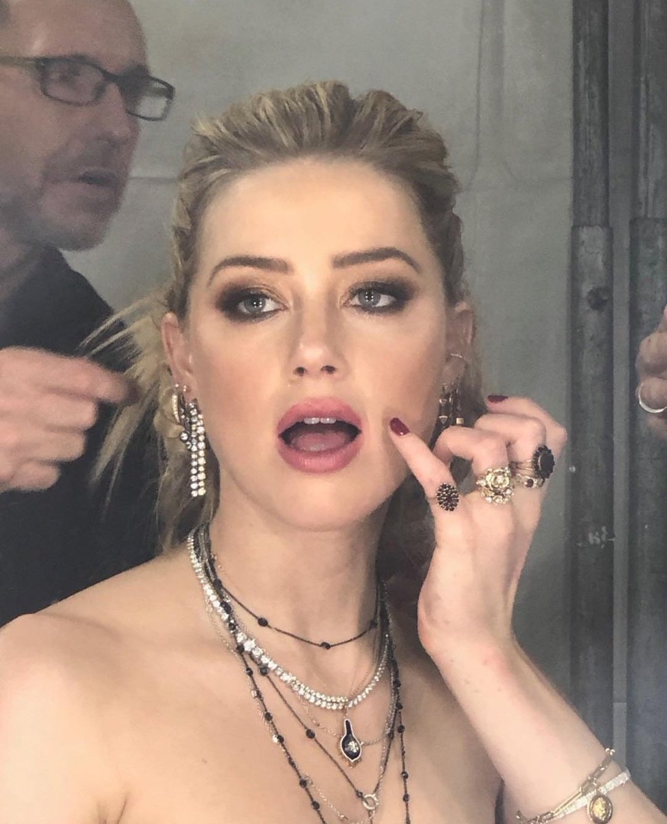 beraschebone's tweet image. Amber Heard ini seharusnya masuk kedalam 7 Keajaiban Dunia.