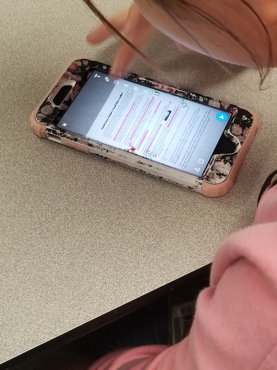 HeatherKlos's tweet photo. Ss begin one of my fav lessons today, #PrimarySourceSnaps. Ss are annotating Washington's Farewell address through the use of @Snapchat. A difficult task just became instantly more interesting! #KlosHistoryRocks #RCMSHistory #MakeHistoryRelevant @RCMSCowboys @ErikaLowery https://t.co/ySFHKLjkJN