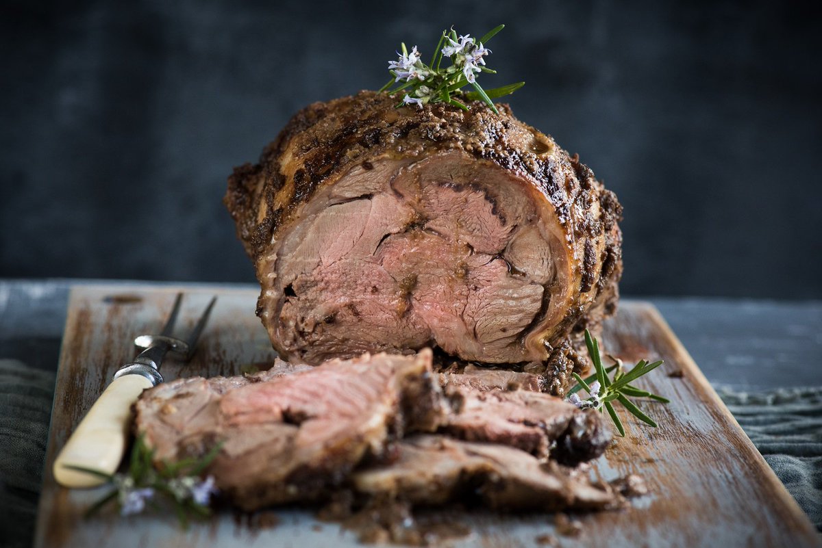 HampshireFare's tweet photo. Thanks to @farmerschoiceuk you can have your festive produce delivered to door and save that scrum for the last pack of pigs in blankets!

Find out more: https://t.co/9RnTAaNDti https://t.co/51NBDQxEeI