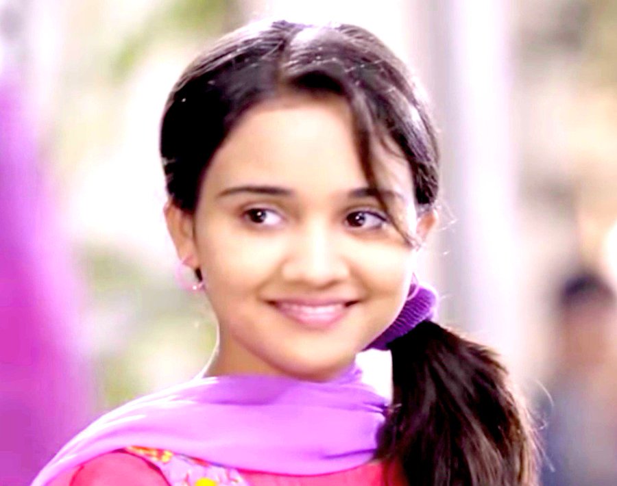 12. Naina Agarwal (Ashi Singh)- Yeh Un Dinon Ki Baat HaiWith all honesty I fell in love with this show bcz of the way she loved. She defines 'simplicity+innocence' like no other