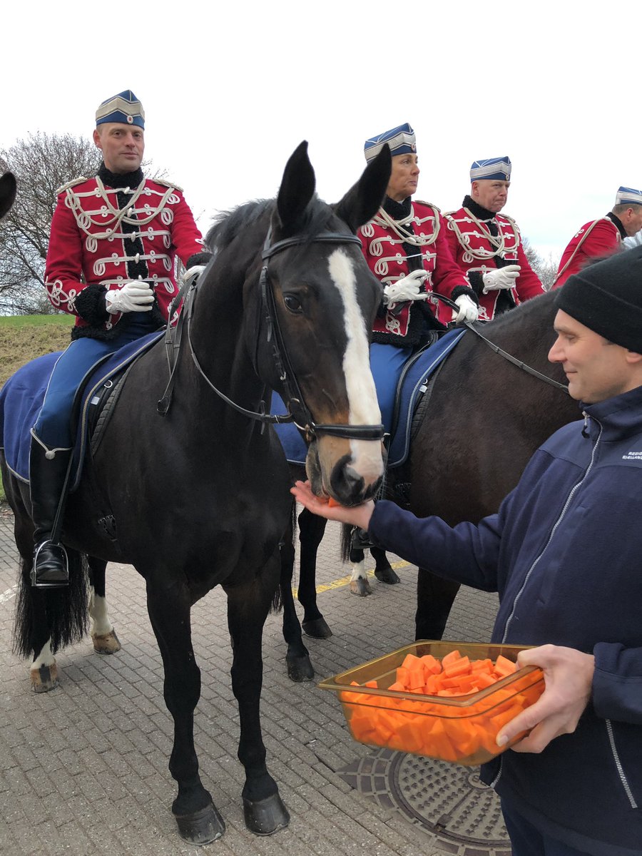 CharlotteBll1's tweet photo. Tak for besøget til Garderhusarregimentet fra Slagelse Kaserne som kom og ønskede alle patienter og ansatte på Slagelse Sygehus en glædelig højtid @NSRsygehus @VagnVbach https://t.co/X7UCQOuica