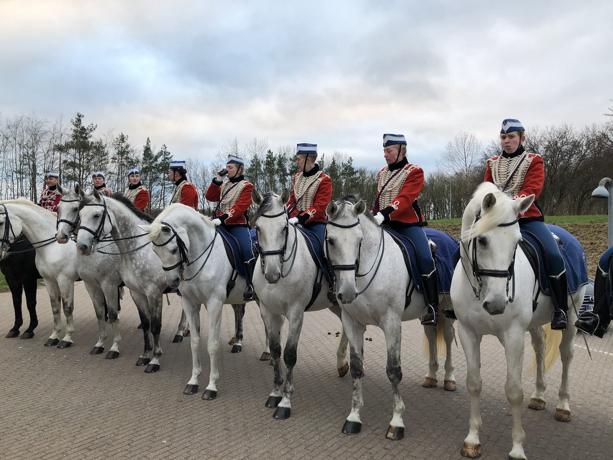 CharlotteBll1's tweet photo. Tak for besøget til Garderhusarregimentet fra Slagelse Kaserne som kom og ønskede alle patienter og ansatte på Slagelse Sygehus en glædelig højtid @NSRsygehus @VagnVbach https://t.co/X7UCQOuica