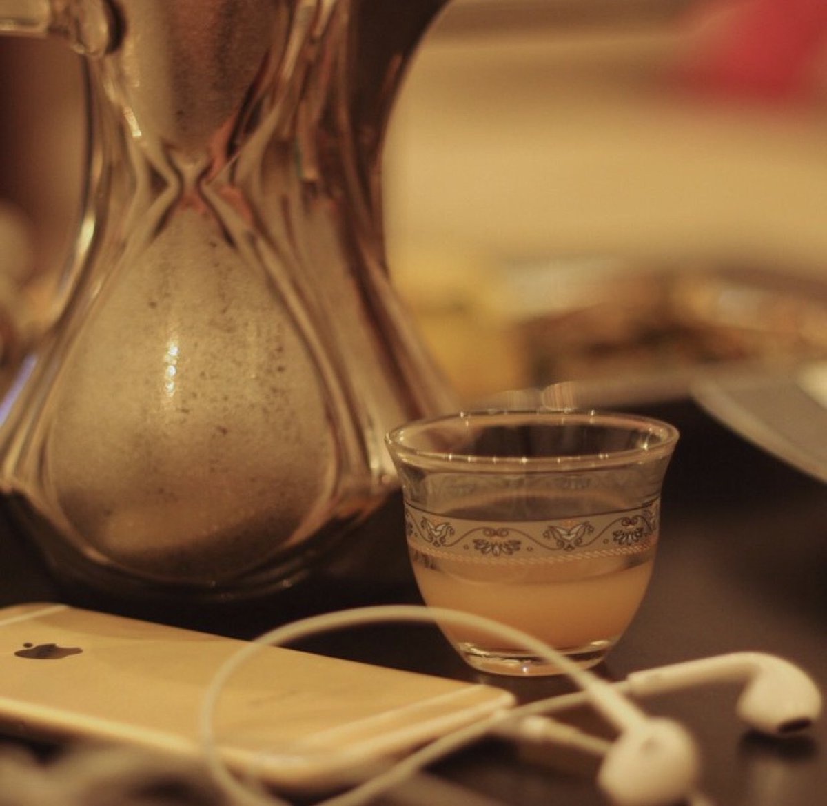بس من باب التواصل ليا جالك مجال 
مرّ قلبي وأخذ لك فيه .. فنجال قهوه