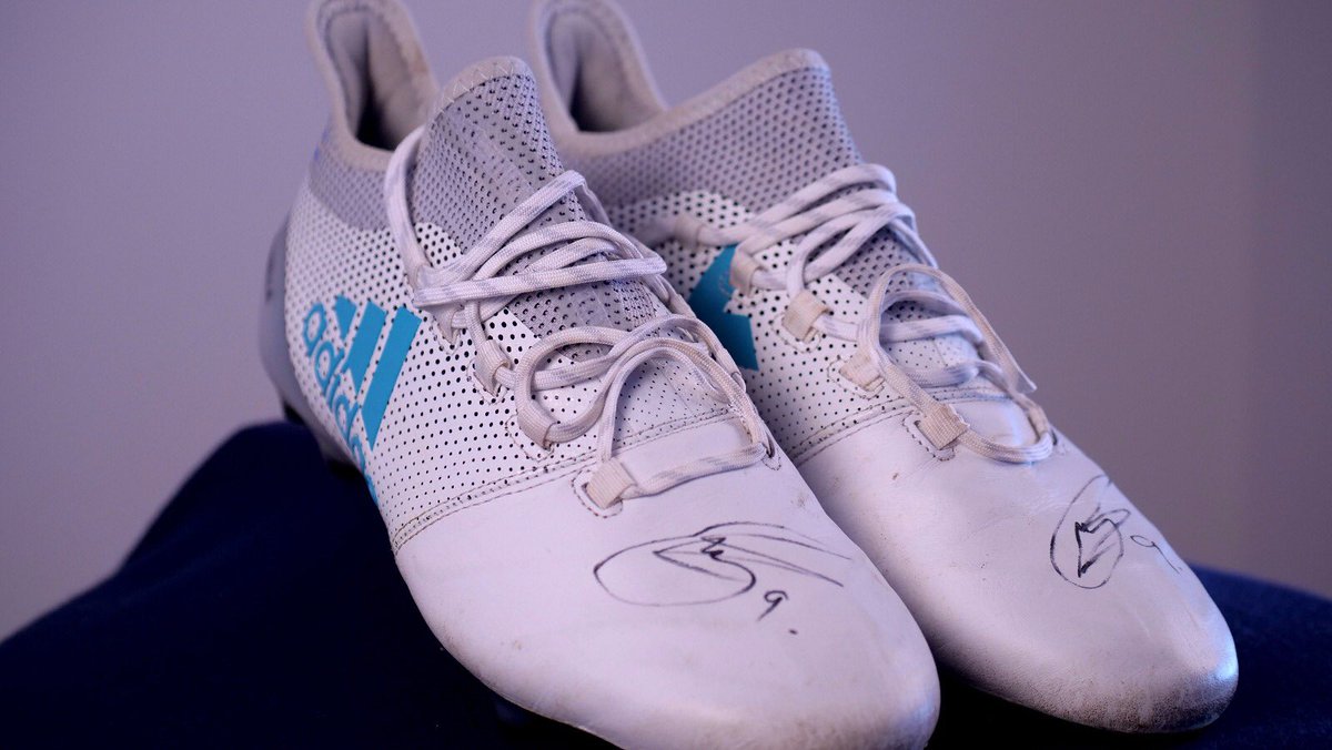 M_Rosenberg82's tweet image. Nu lottar jag ut mina signerade fotbollsskor där alla pengar går till Ronald McDonald barnsjukhus i Lund. Swisha minst 50 kr till 1234425682 för att vara med i utlottningen.
Vinnaren presenteras den 18:e December