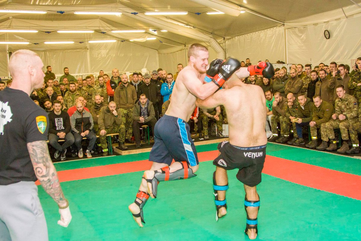 ObranaTweetuje's tweet photo. Vojáci z #41mpr, kteří působí v Litvě na misie #eFP, zorganizovali turnaj v boxu a K1. Kromě Čechů se do turnaje zapojili i vojáci z Německa, Belgie a Nizozemí. Největším překvapením se stal boxerský zápas žen - proti sobě se postavily zástupkyně ČR a Nizozemí. #box #K1 #zápas https://t.co/Rydrplncaq
