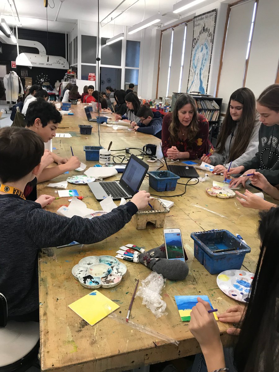 C_Lista_WHS's tweet image. French Elective and AP Studio Art join forces to work on beautiful French Impressionist paintings! Merci to @timeforbetty for collaborating with us! #WeeWorkTogether #WeeOui #WHS #Interdisciplinarylessonsarefun @WeehawkenTSD