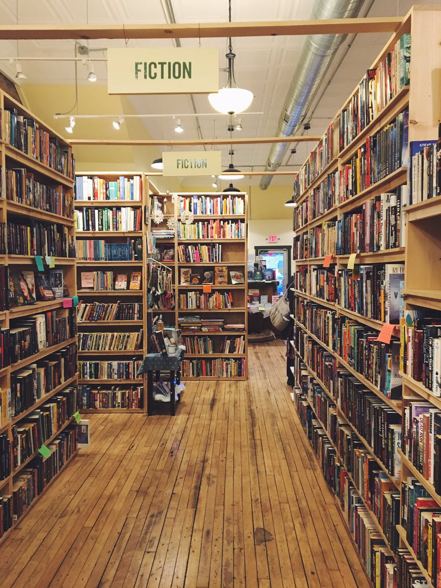 emfletchx's tweet photo. Teeny bookstores are my fav ❤️ Loved visiting Zenith Bookstore in Duluth, Minnesota, this past weekend! #BookstoreRoadmap @midwestbooks https://t.co/v07i22KG9p