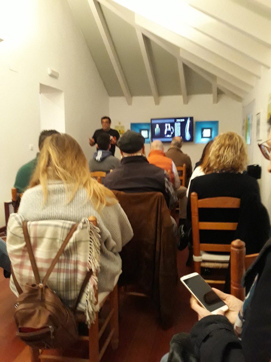 MagdalenaDT's tweet photo. Agradecer a @guadalinfoHS #AytoHigueradelaSierra y destilería #MartesSanto su hospitalidad para la celebración del III Taller de #fotografiadigital #gastronómica impartido por Jorge Garrido y organizado por @consorciofr @RedGuadalinfo #SaborSur https://t.co/zn9cj36fbU