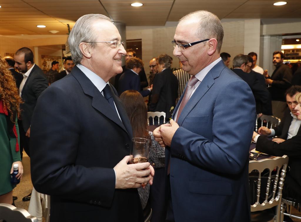 Florentino Pérez, la #FinalLibertadores y el Santiago Bernabéu: "Este estadio fue el domingo un ejemplo de los valores del deporte. La pasión del deporte convivió con los valores del deporte" https://trib.al/lVfgiD7