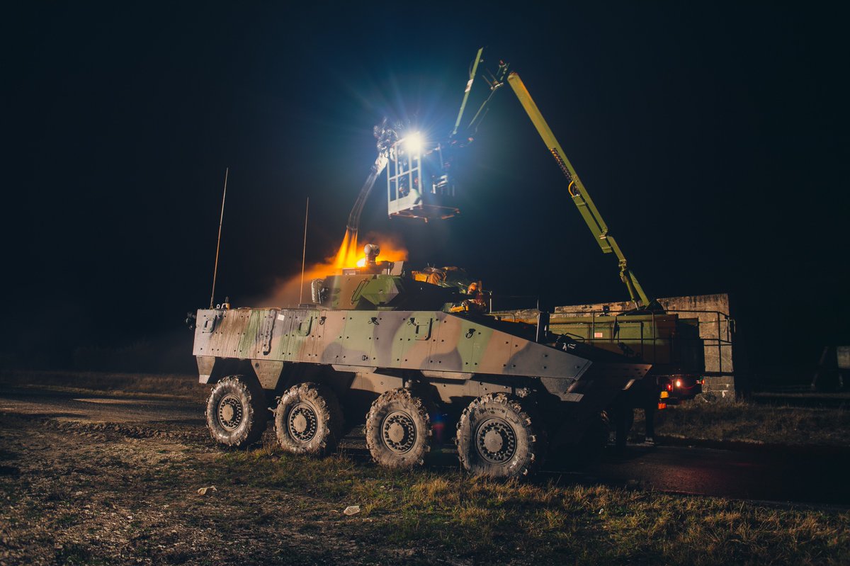 armeedeTerre's tweet image. Cette semaine a lieu l’exercice Marne 2018, organisé par la #7BB sur 3 départements, l’Aube, la Marne et la Haute-Marne. Lors du scénario tactique, les unités qui effectuent une préparation #OPS interarmes, comme ici le 1RTir, passent par la chaîne de décontamination du #2RD ☢️