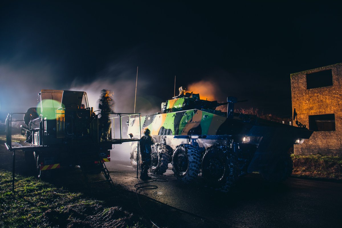 armeedeTerre's tweet image. Cette semaine a lieu l’exercice Marne 2018, organisé par la #7BB sur 3 départements, l’Aube, la Marne et la Haute-Marne. Lors du scénario tactique, les unités qui effectuent une préparation #OPS interarmes, comme ici le 1RTir, passent par la chaîne de décontamination du #2RD ☢️