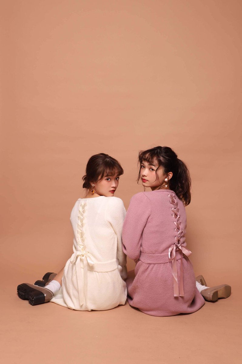 NICE_CLAUP's tweet photo. 【WEB STORE限定アイテム🥀💕】
サテンリボンが目を惹く、
うしろレースアップニットワンピースのご予約が、
本日よりスタートしましたっ🧒🏼💓
Ladyなシルエットとレースアップデザインは重宝すること間違いなし♡
これからイベントや
参戦服にもおすすめ💛💜
ZOZOTOWN(https://t.co/vwdPnR7l5I) https://t.co/jE4bMIDNGn