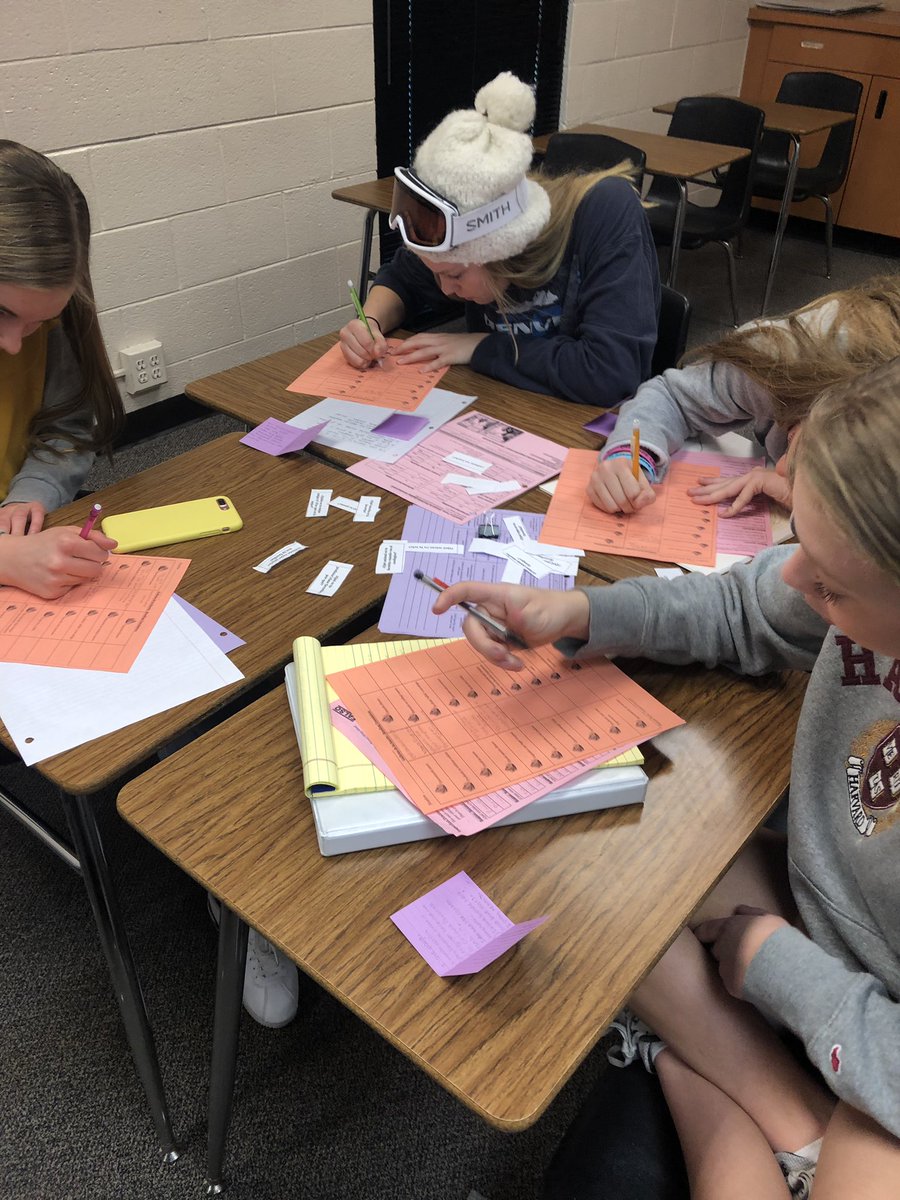 MrsSmartAHS's tweet image. Organized chaos in zero hour this morning preparing for the final. #arapclassrooms2018