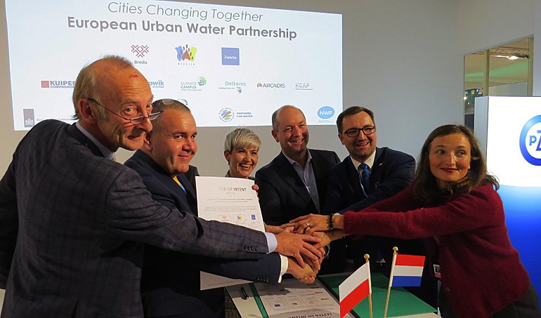 Dutch and Polish partners sign Letter of Intent for hands-on green-blue city projects #COP24 dutchwatersector.com/news-events/ne…