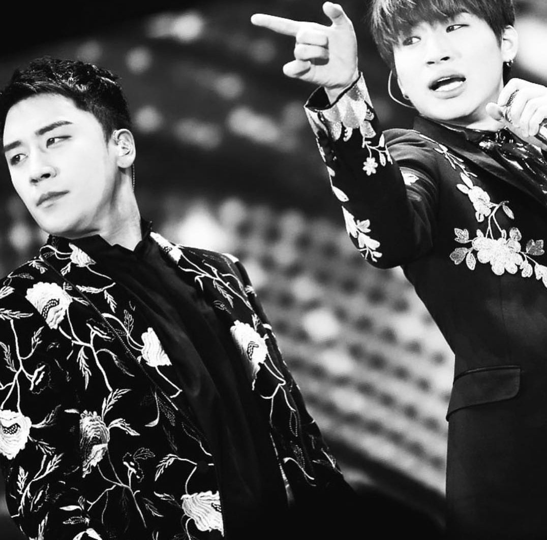 DaesungUpdate's tweet photo. Happy Birthday to our adorable maknae, Seungri! 🎂🎁🎊🎉 #HappySeungriDay #TheGreatSeungriDay #빅뱅 #승리 #대성 https://t.co/pgiLCFz5li