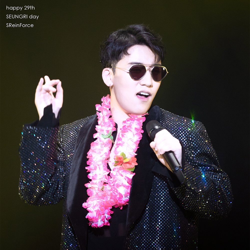 Happy 29th birthday to our little prince🤴🏻🎂
希望你能一直这样开心下去😘
#TheGreatSeungriDay #HappySeungriDay #seungri #승리