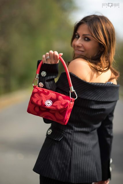MuratoreManuela's tweet image. Rosso passione per la mia nuova KikiBag ... della nuova collezione autunno inverno 2019 di Corsetti - Made in Italy ...  goo.gl/b5HvsF
#kikibag #corsetti #madeinitaly #reversible #red #rosso #bag #borsa #fashion #redpassion #natale #christmas #xmas #outfit #ootd