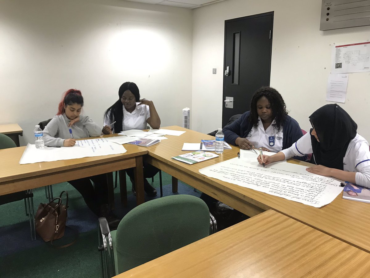 mftpef's tweet photo. Community student nurses learning together on the ‘Parkinson’s Explored’ IPL session 👌 thanks Odette 👍 https://t.co/1uiXwqoHyR