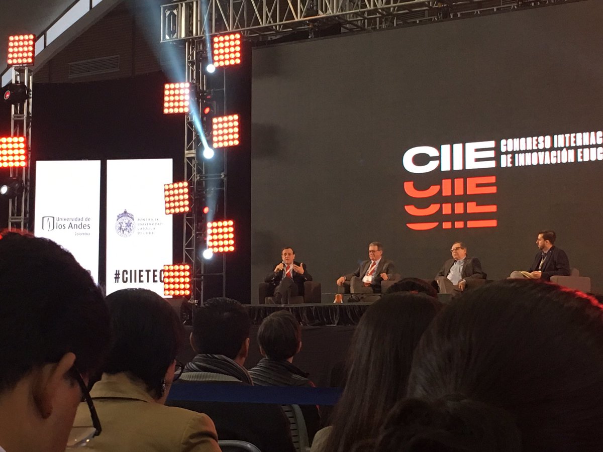 “Lo extracurricular que a veces se mira con desdén es demasiado sustantivo para la formación de las personas” Ignacio Sánchez #CIIETec <a href="/santacruzdeunco/">Santa Cruz de Unco</a> #unco2018 <a href="/m_riveral/">Miguel Rivera Alvarado</a> #RectorUC