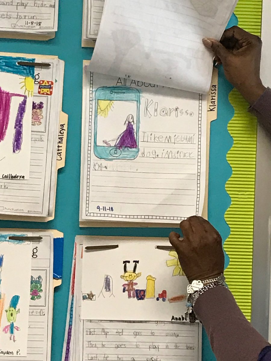 KetelsenES's tweet image. Ms. Vasquez displays her 1st graders’ writing development throughout  the fall semester. 📝#StudentLearningGoals #DevelopingWriters #HandwritingMatters @Mrmitchellrocks @Drjlarredondo