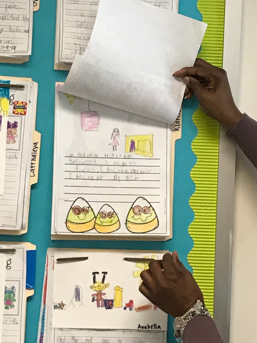 KetelsenES's tweet image. Ms. Vasquez displays her 1st graders’ writing development throughout  the fall semester. 📝#StudentLearningGoals #DevelopingWriters #HandwritingMatters @Mrmitchellrocks @Drjlarredondo