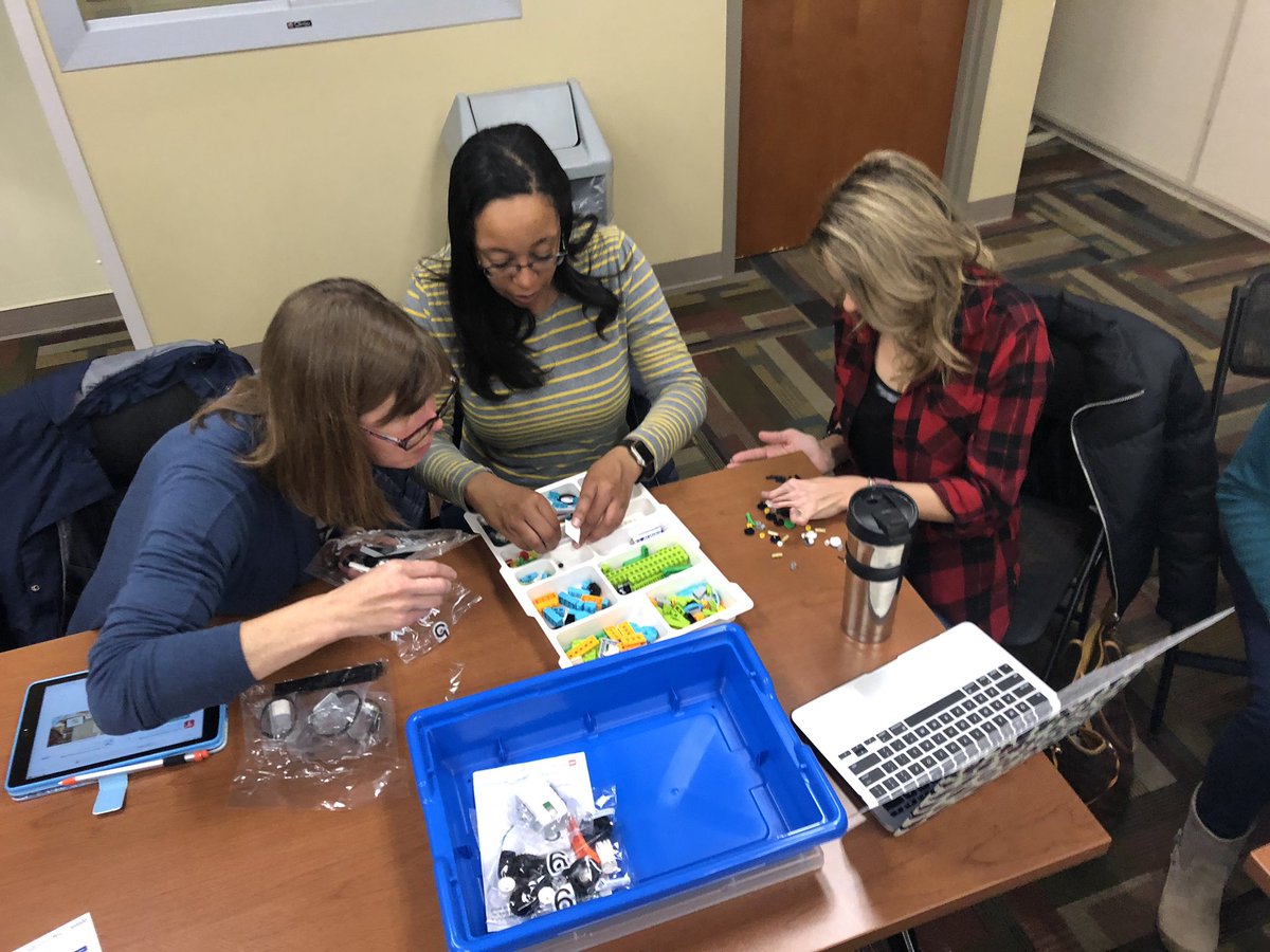 kltown's tweet image. Let the unboxing begin! @cpslibrarymedia @ColumbiaSTEMAll #LegoWeDo #cpsbest #cpstech