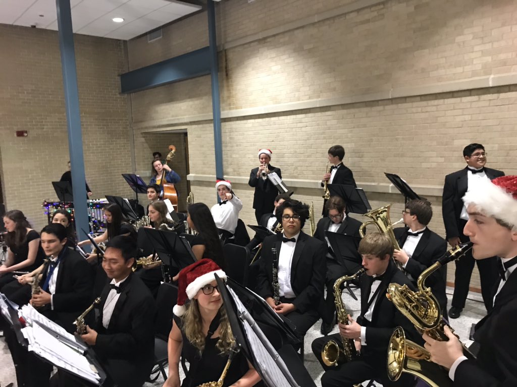 nancykb1234's tweet photo. @HeightsBand Such a wonderful evening with a fantastic finish from the jazz band. https://t.co/6c8pnLKFy7