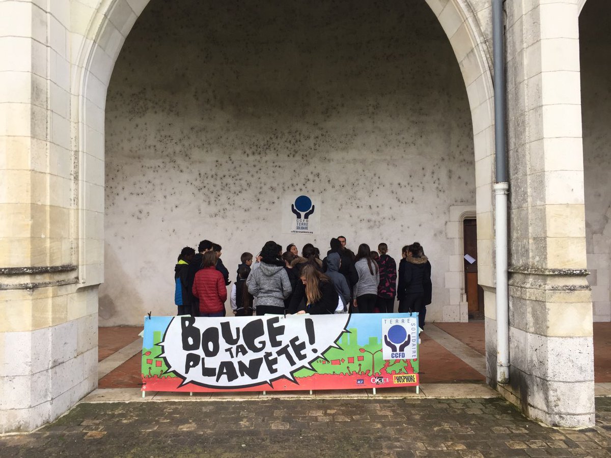 CCFD_Loiret's tweet image. Pour vaincre la faim, une classe de 5ème du collège Jeanne d’Arc d’Orléans s’est mobilisée pour un projet à Haïti en courant pour récolter des fonds. #solidarité #BTP